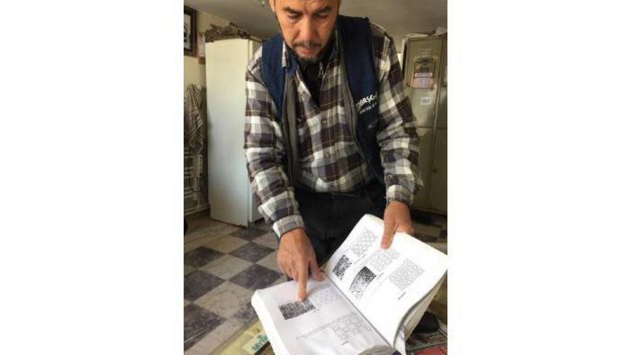 İslam taş işleme sanatının geometrik şekillerini elleriyle mermere işliyor