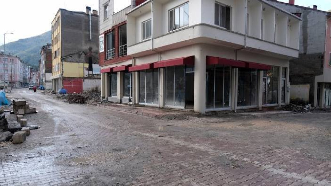 Bozkurt'ta yağışın ardından binaların bodrum katlarına dolan su tahliye edildi