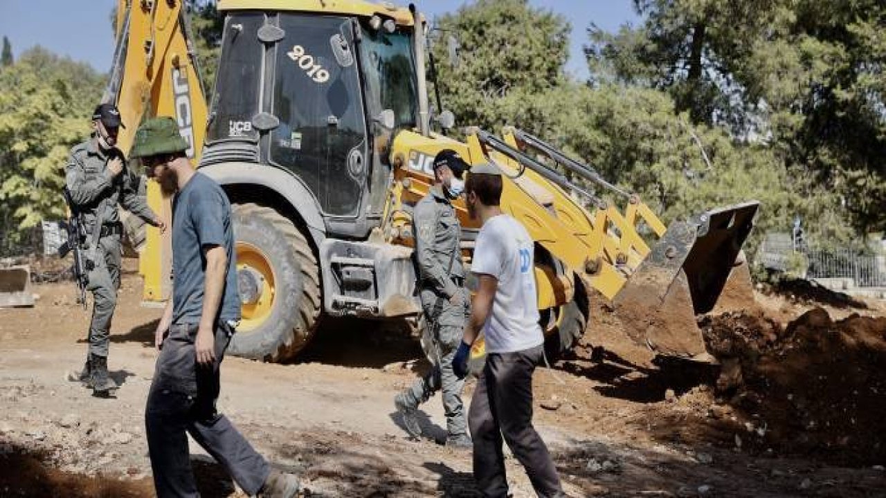 İsrail Kudüs’teki Müslüman mezarlığında park yapım çalışmasına başladı