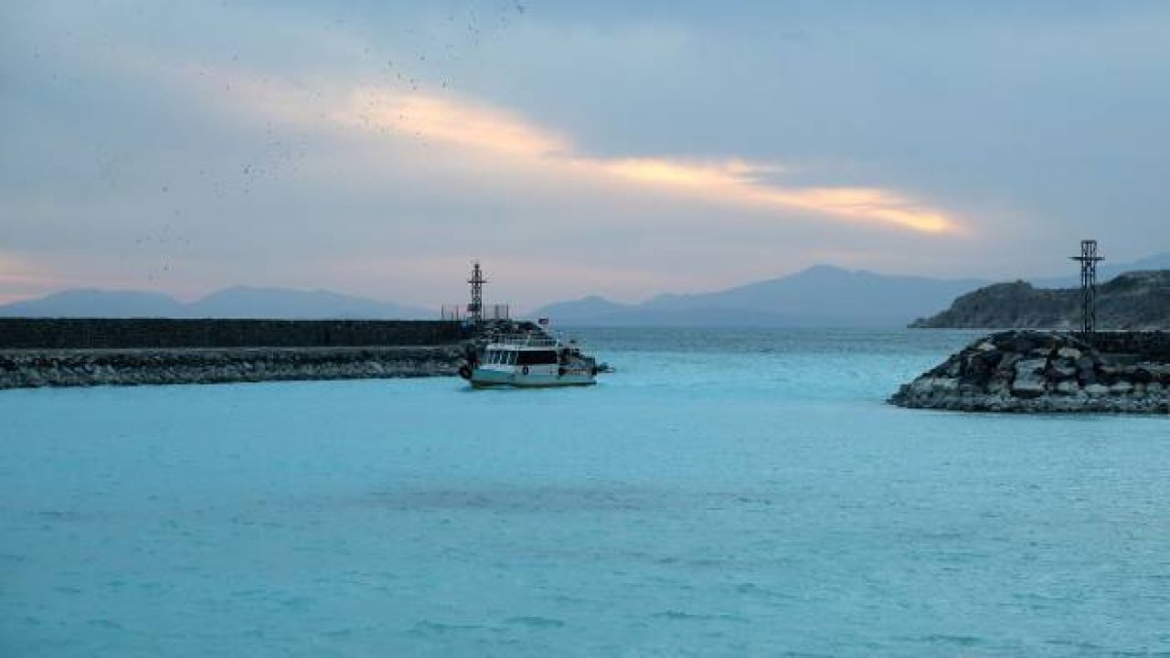 Su altı fotoğrafçıları ve filmcileri, "Van Gölü'nün Peribacaları"nı görüntüledi