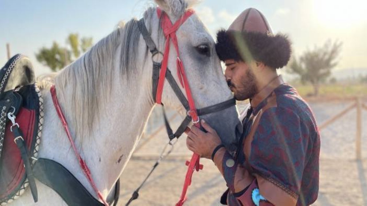 Bilgisayar oyunundan etkilenerek geleneksel Türk okçuluğu eğitmeni oldu