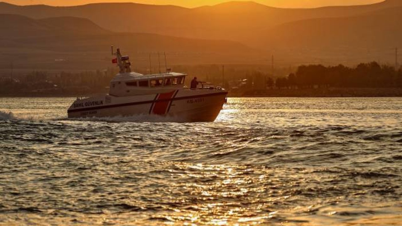 Sahil Güvenlik Komutanlığı ekipleri Van Gölü'nde 24 saat görevde