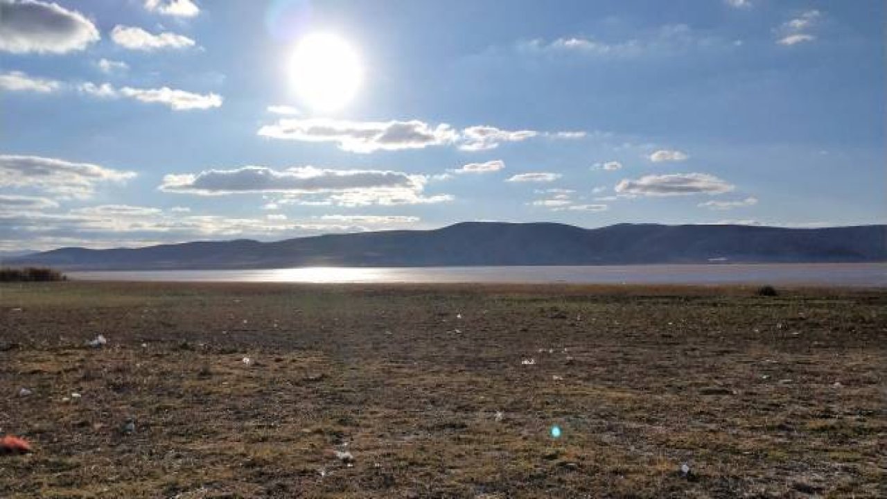 Gölde balık tuttukları yerler şimdi toprak oldu