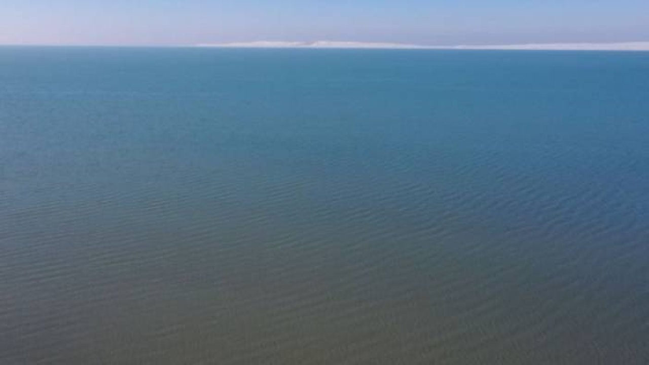 Tuz Gölü'ne 2 bin 500 kamyon kar boşaltıldı