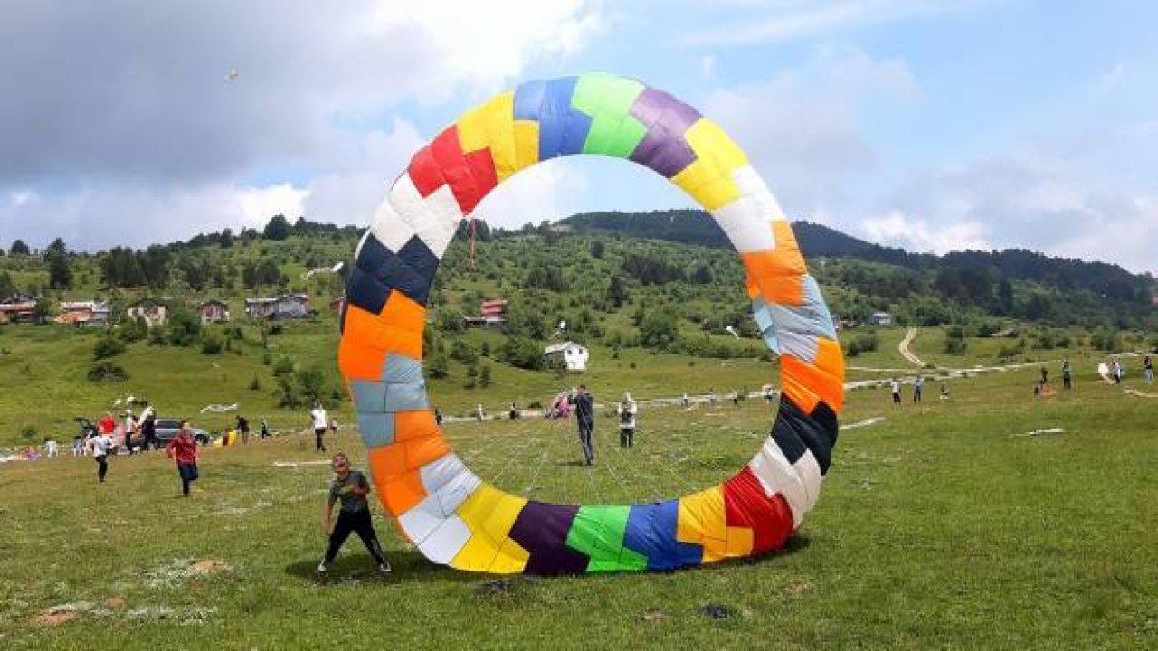 Abant Gölü Milli Parkı'nda uçurtma şenliği düzenlendi