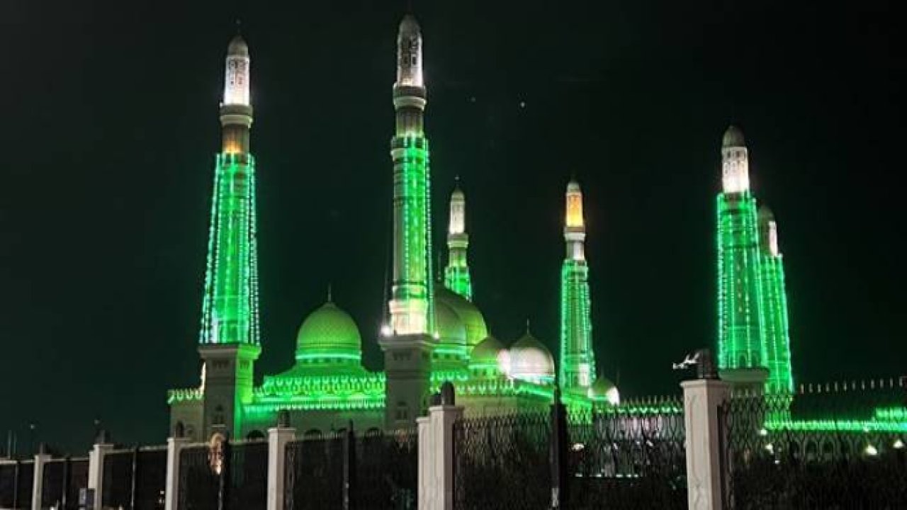 Yemen'de Mevlid Kandili kutlamaları, renkli görüntüleri sahne oldu