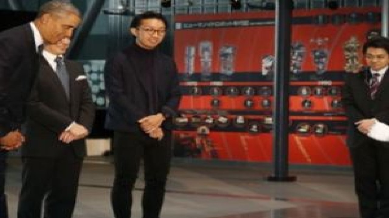 Zorlu maç! Obama robotla kapıştı