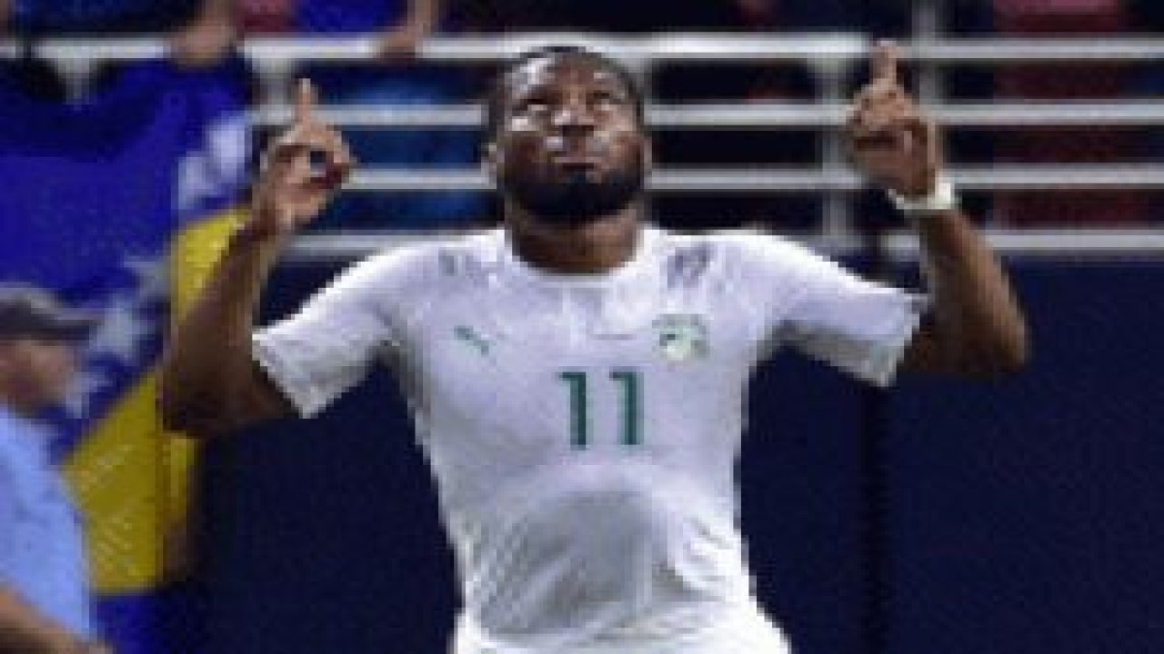 Drogba'dan muhteşem frikik!