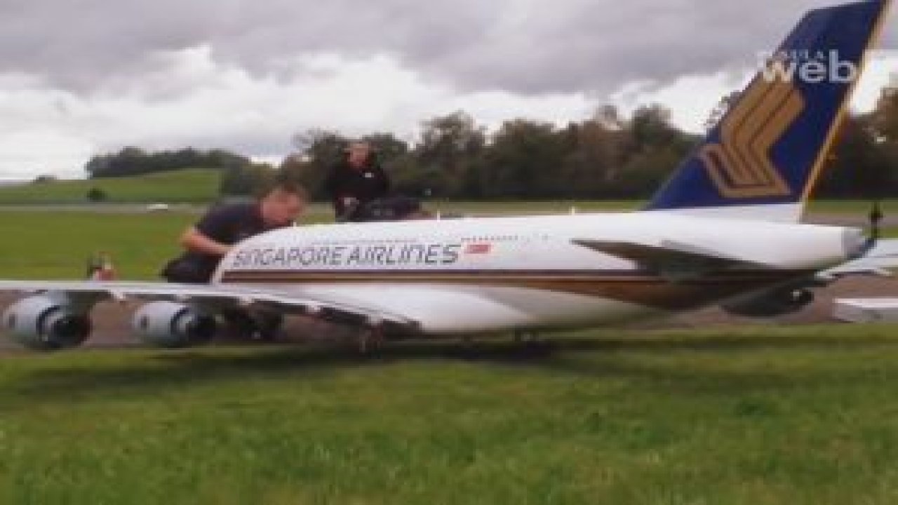 Dünyanın en büyük oyuncak uçağı