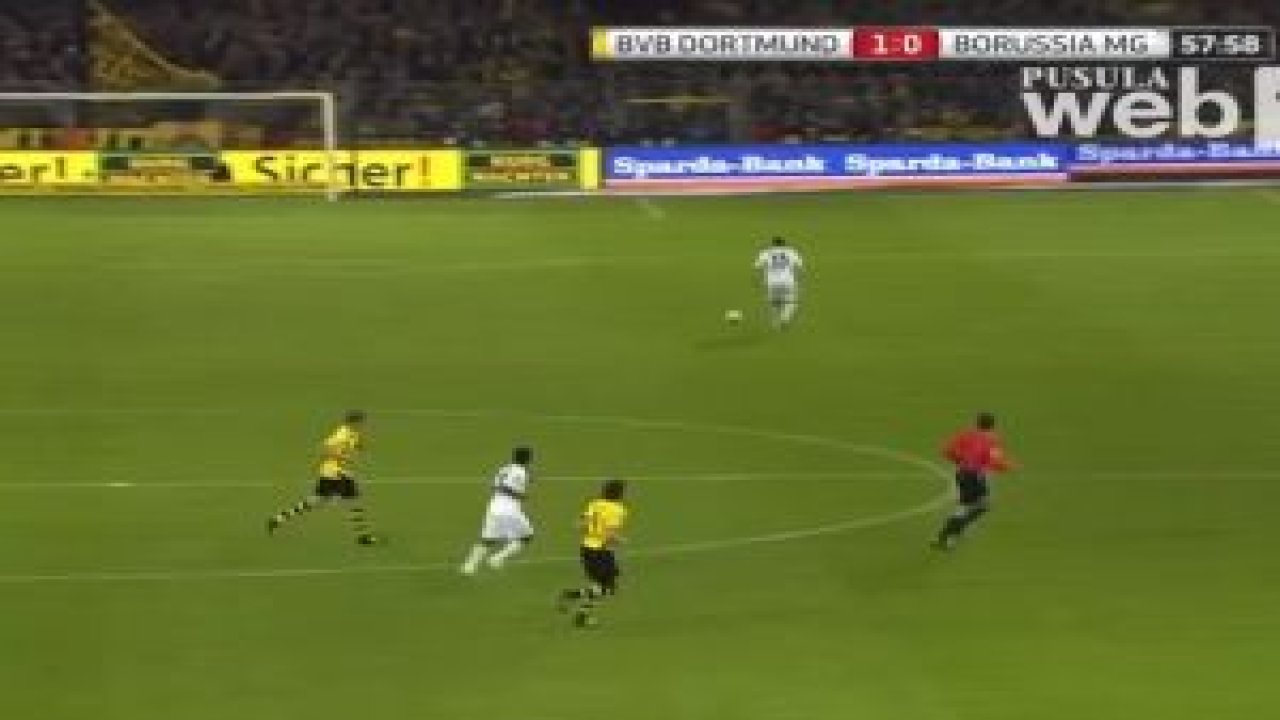 Kendi kalesine gol attı