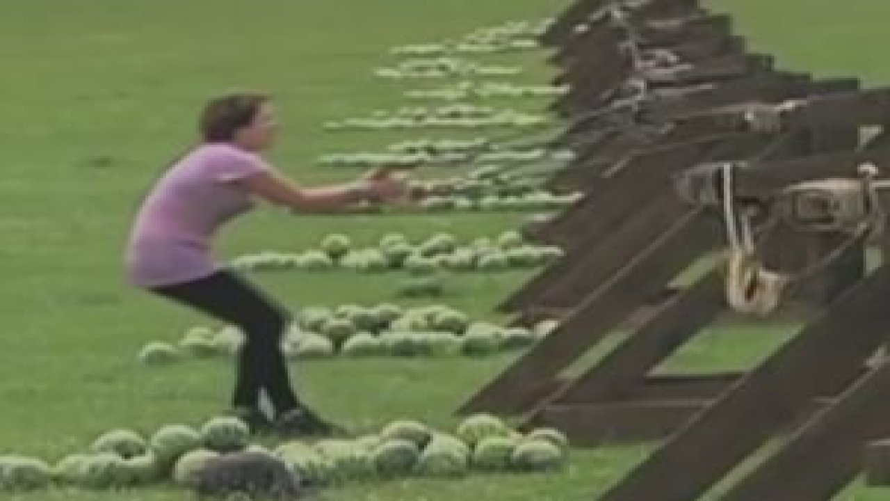 Karpuz Kızın Yüzünde Feci Patlıyor