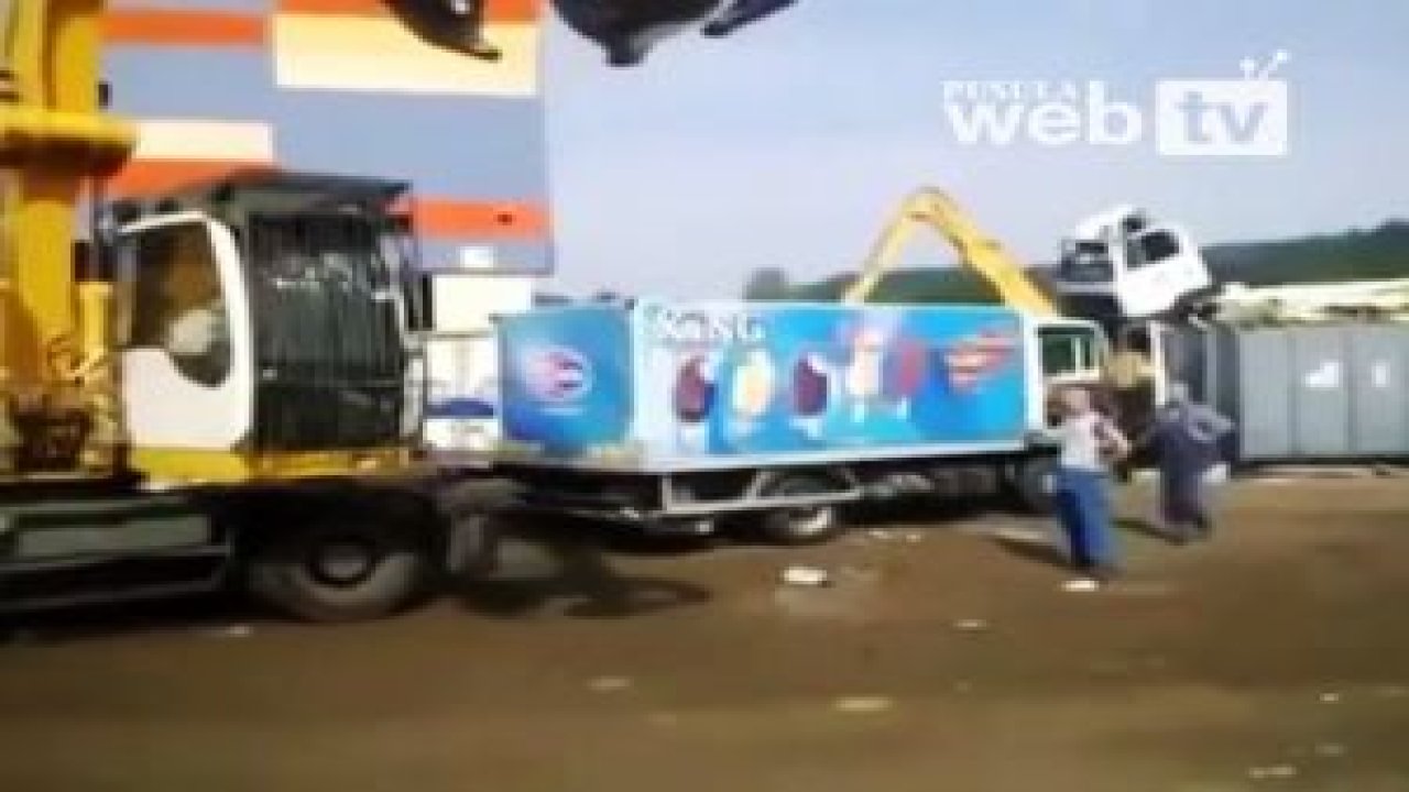 Vinç Operatörü Sinirlenirse !