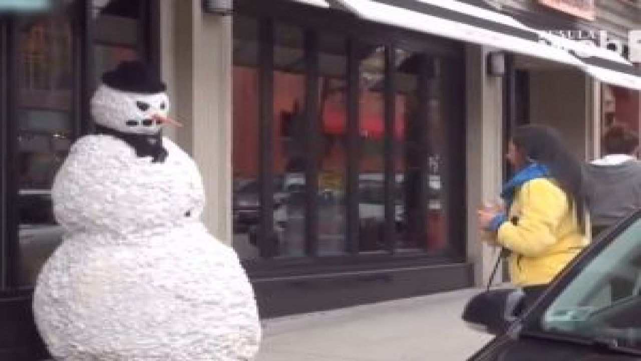 Kardan Adam Şakası Amerika'da Türk Kızına Denk Gelirse