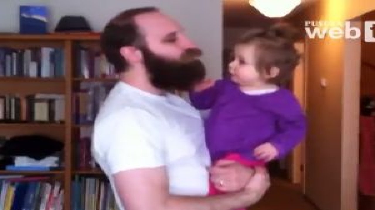 Babasının Sakalsız Halini İlk Kez Gören Bebeğin Tepkisi