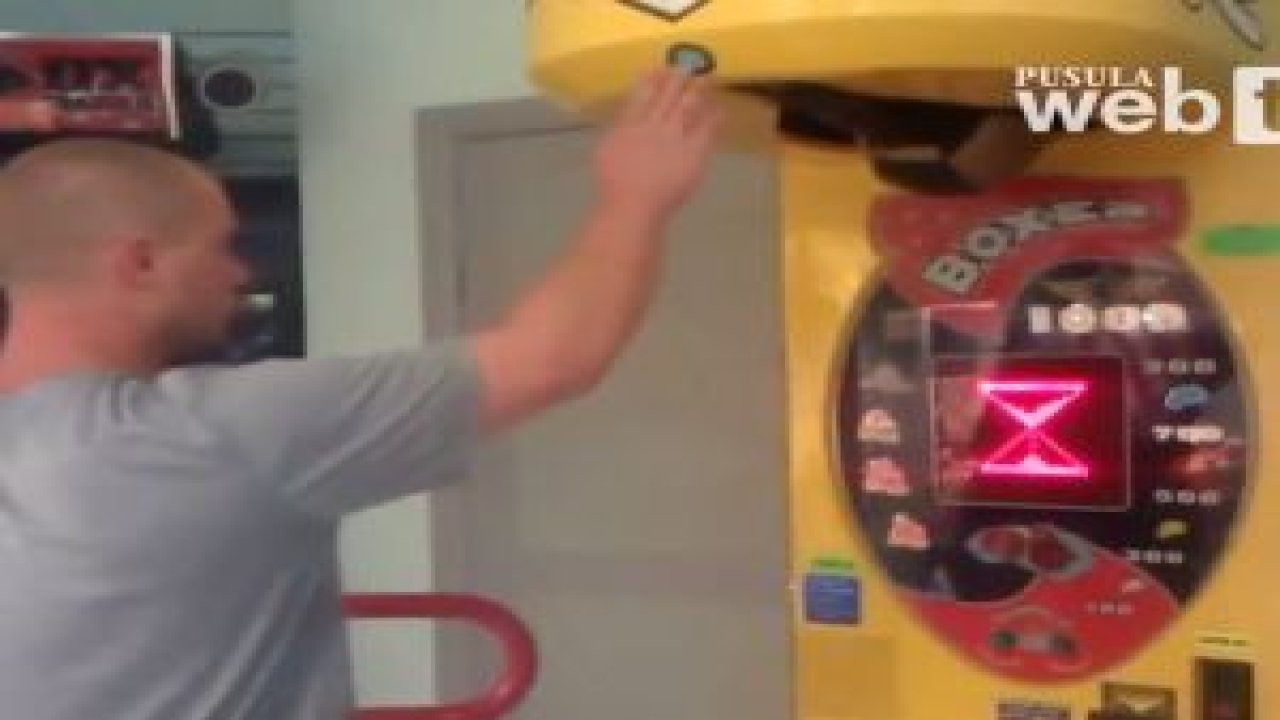 Boks Makinesinde Rekor Kıran Adam