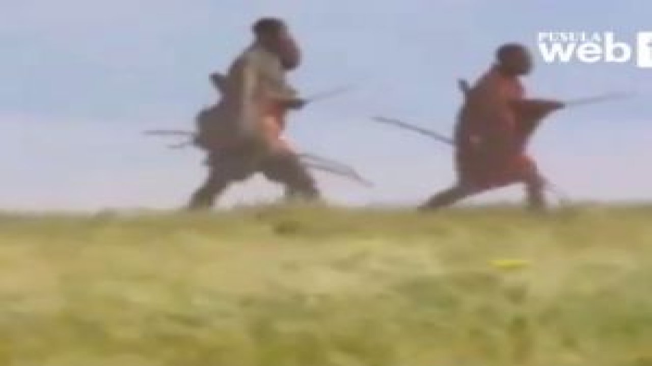 Aslanların Etini Çalan Yerliler