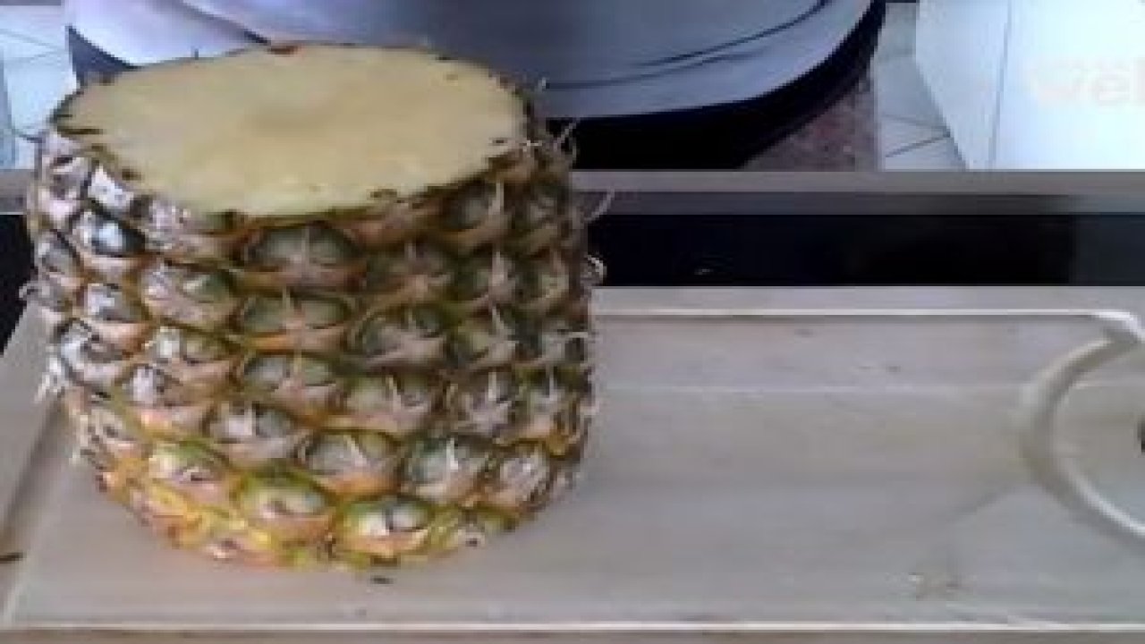 Ananas Nasıl Kesilir ?
