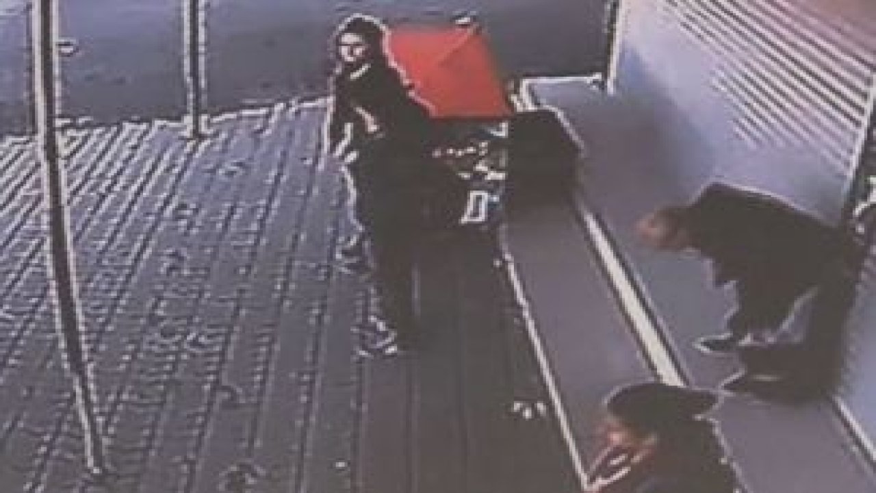 Yaşlı adamın eceli dolmuş beklerken geldi