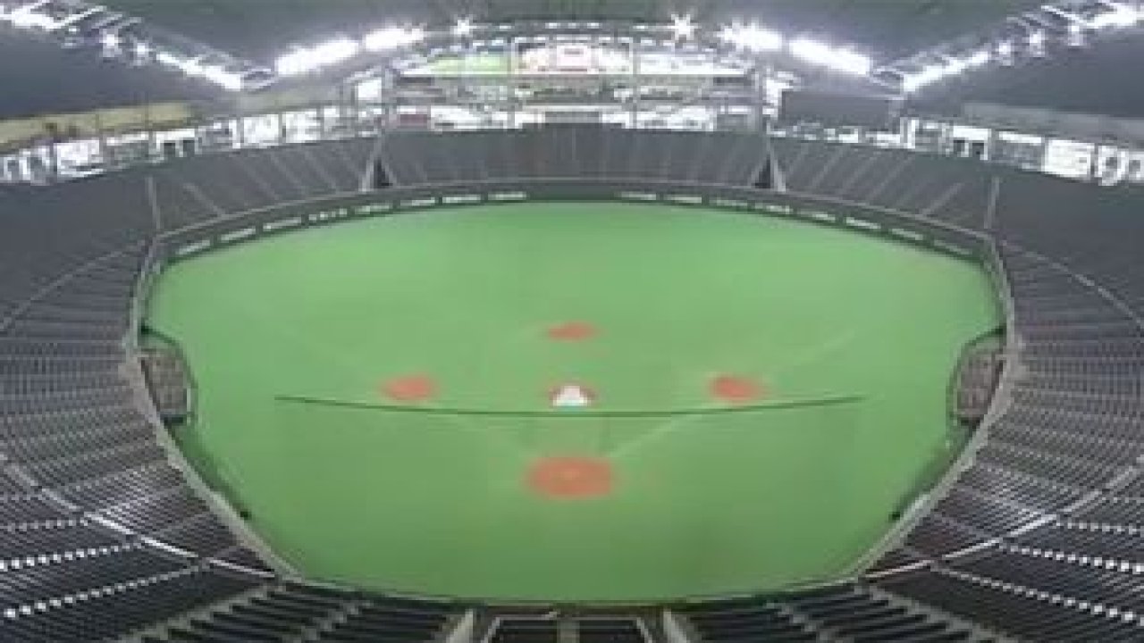 Beyzbol Sahasının Futbol Sahasına Dönüşümü