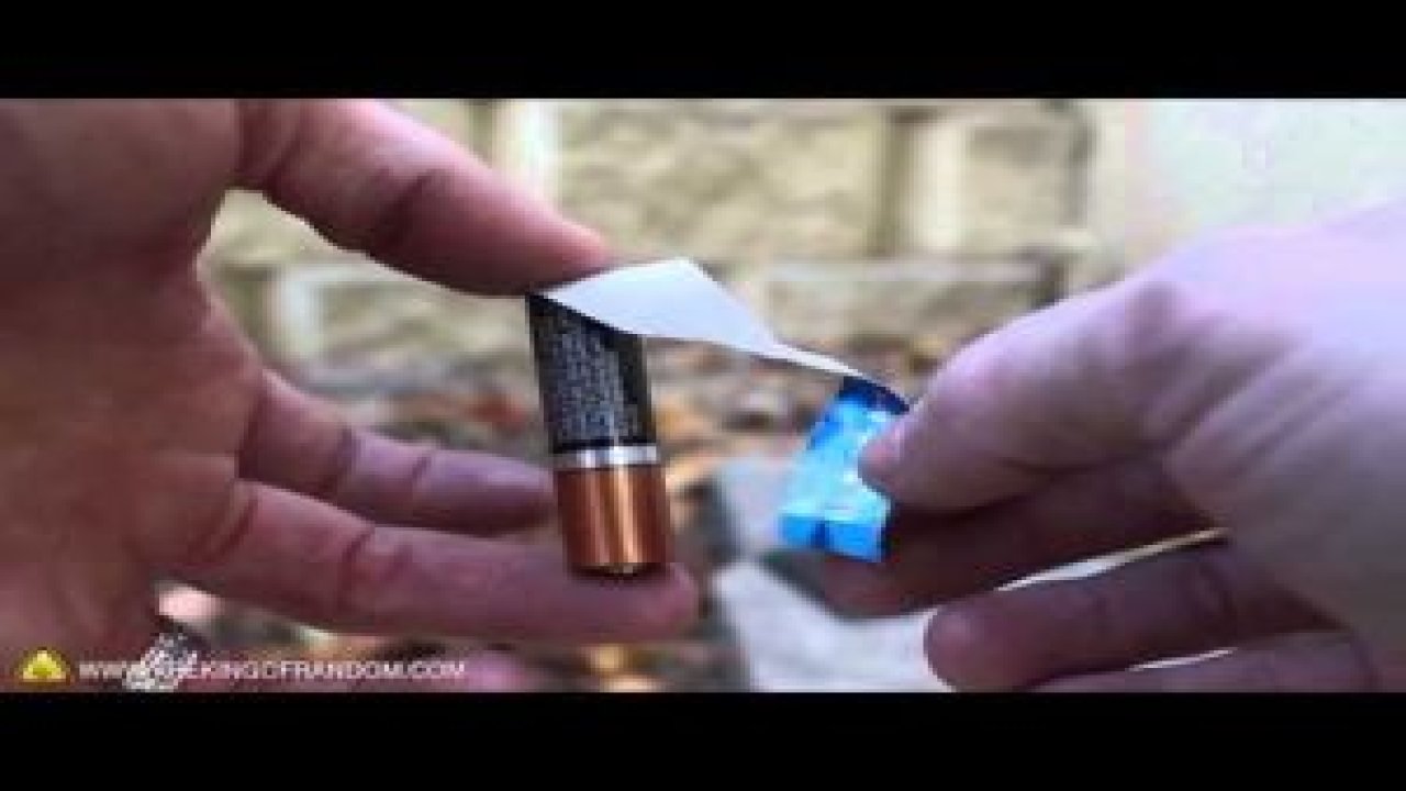 Tek bir pil ve sakız kağıdı ile ateş nasıl yakılır