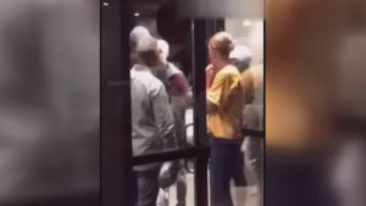 Justin Bieber yumruk yumruğa kavga etti