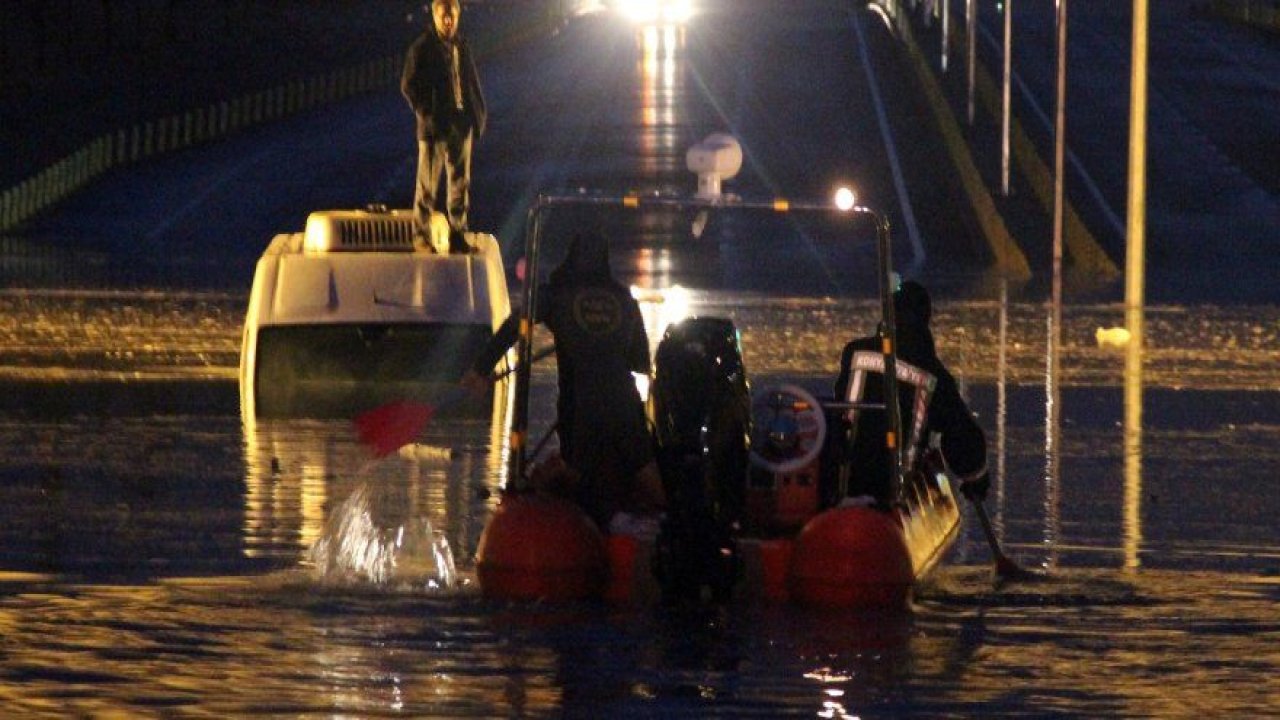 Suyla dolan alt geçitte mahsur kaldı