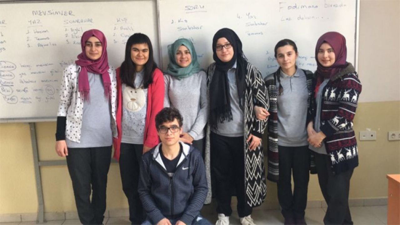 Başkan Altay'dan öğrencilere işaret diliyle yanıt