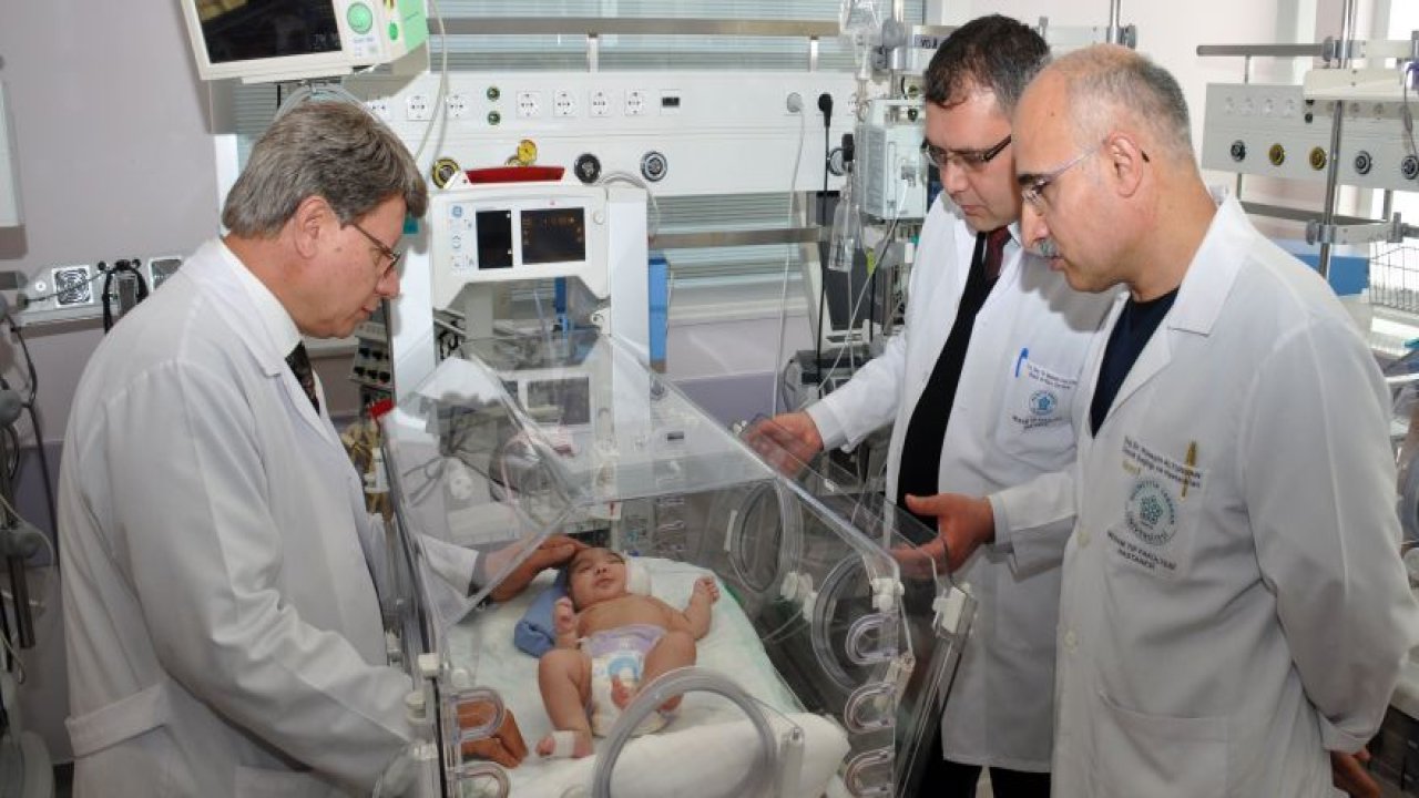 Kafasından büyük kafatası ile dünyaya gelen bebek sağlığına kavuştu