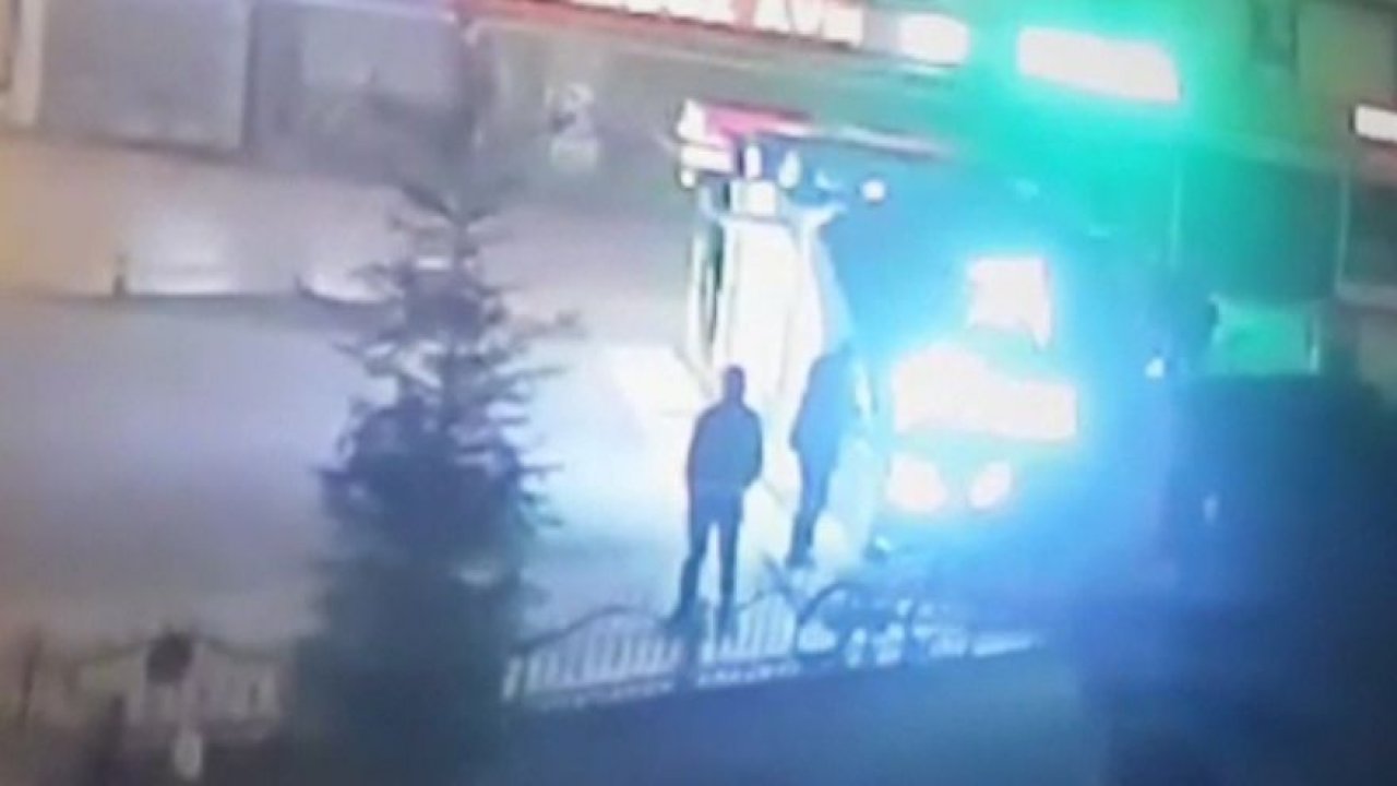 ATM'den para çekerken bıçaklanıp gasp edildi