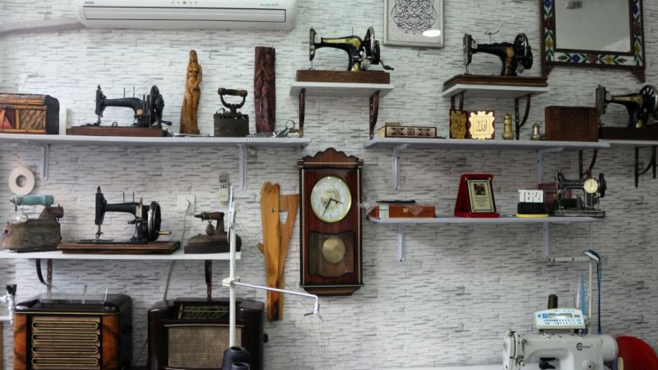 Tarihi dikiş makinelerini sergiliyor