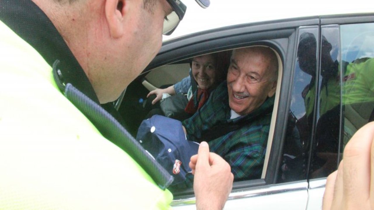 Babalar Günü uygulaması yapan polislere bu kez sürücülerden sürpriz