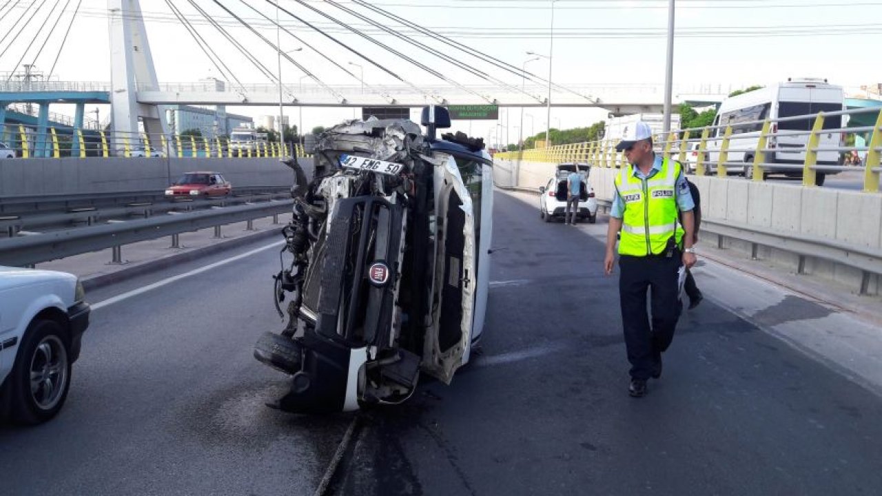 Hafif ticari araç alt geçit bariyerine çarptı: 1 yaralı