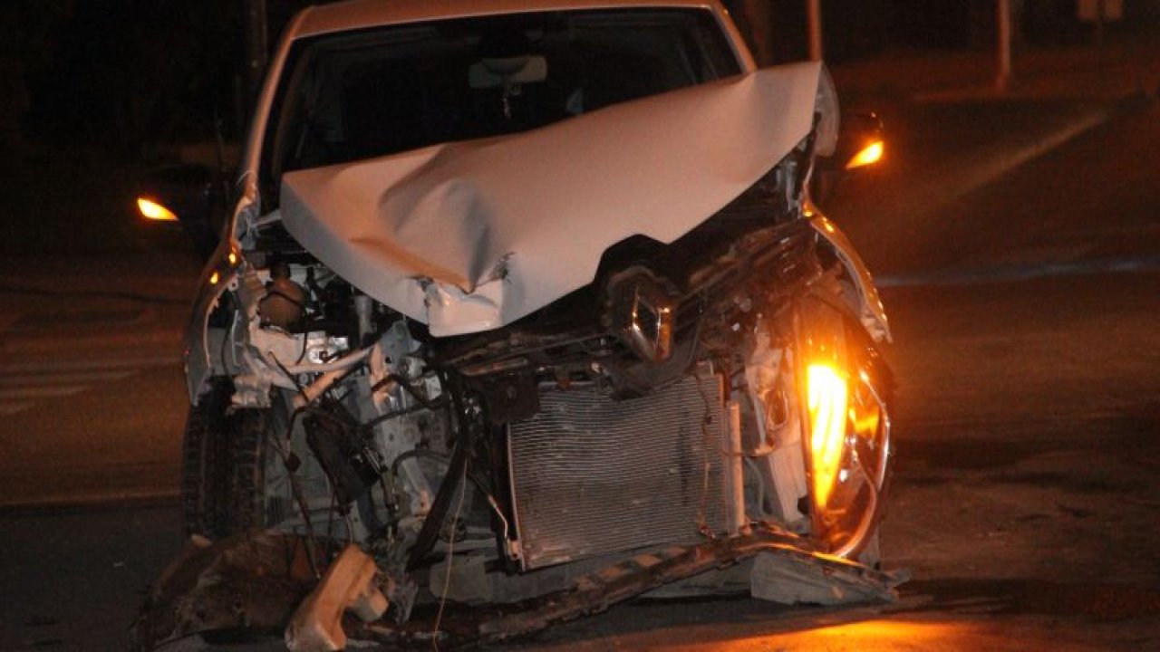 Otomobille minibüs çarpıştı: 1 yaralı