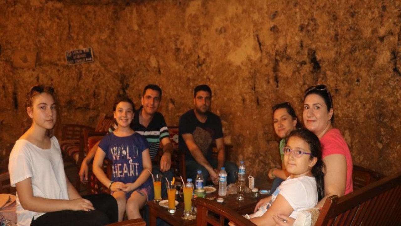 Bayramda mağarada serinlediler