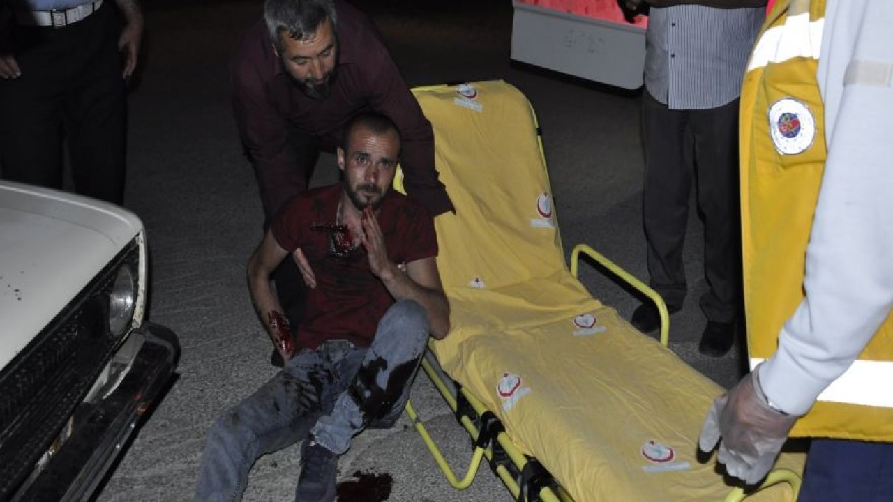 Boynuna saplanan bıçakla hastaneye kaldırıldı