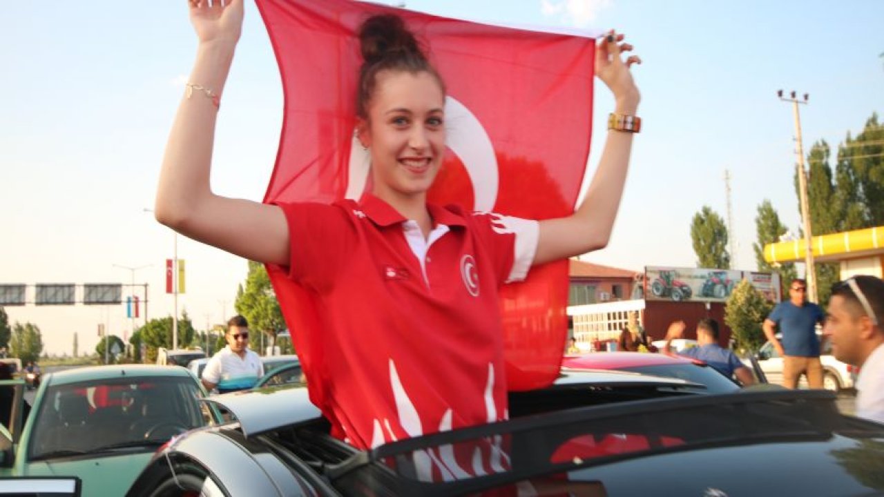 Dünya şampiyonu tekvandocu Ağrıs’a memleketinde coşkulu karşılama