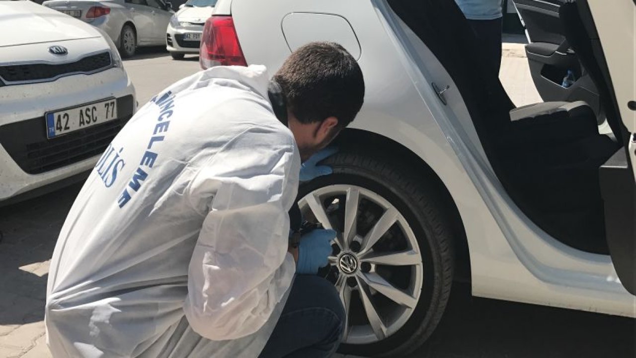 10 saniyede otomobilde bulunan 55 bin lirayı çaldılar