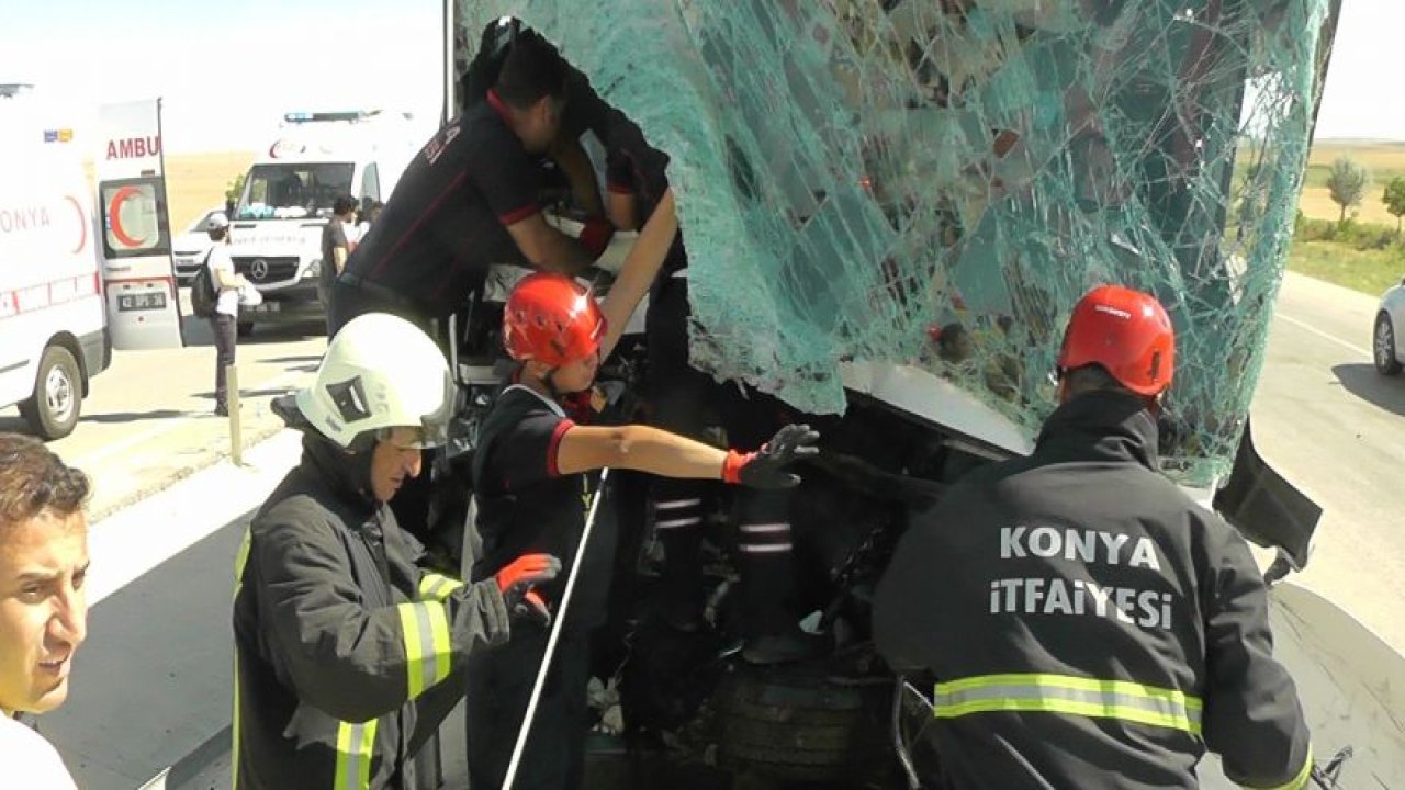 Yolcu otobüsü kepçeye çarptı: 15 yaralı