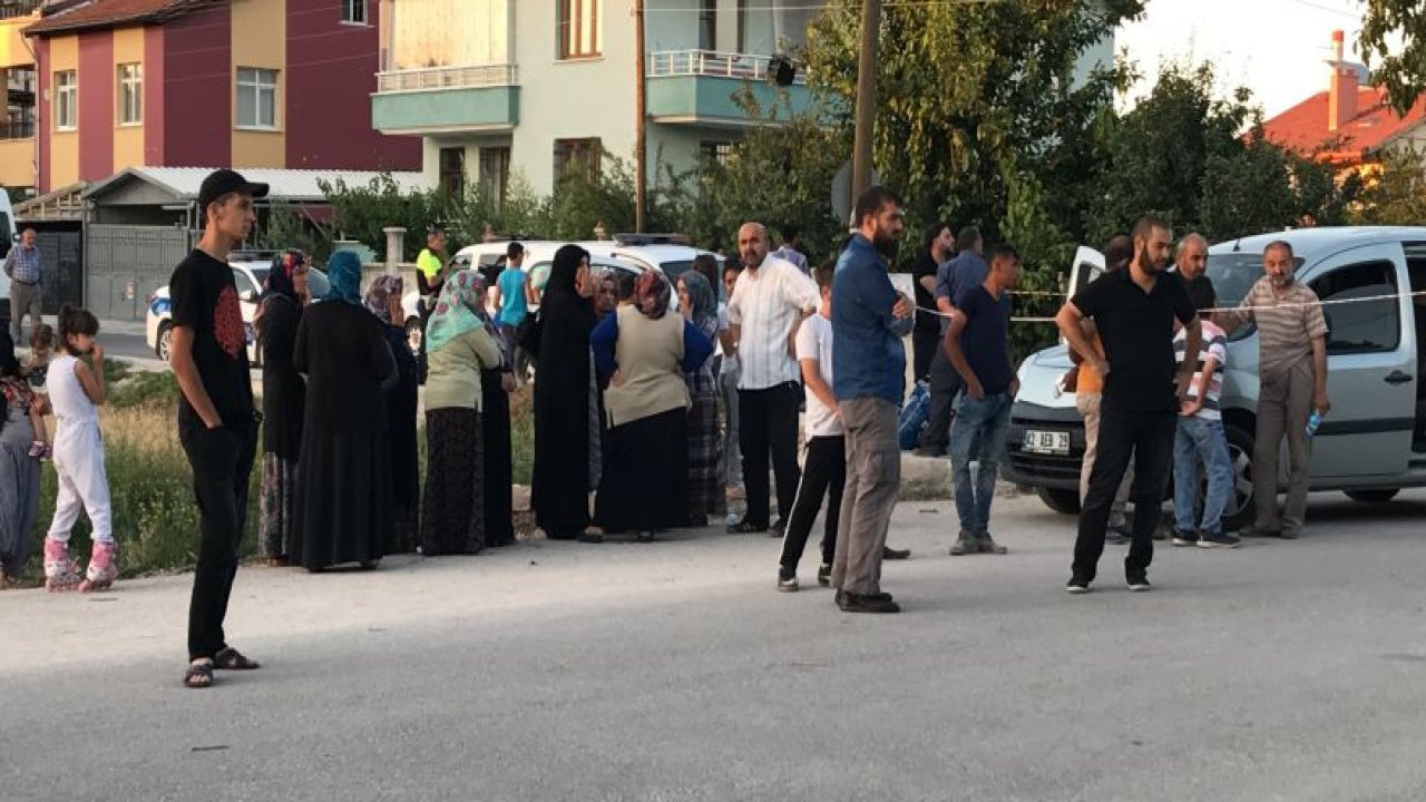 Otomobille çarpışan kamyonet yol kenarındakilerin arasına daldı: 1 ölü, 7 yaralı