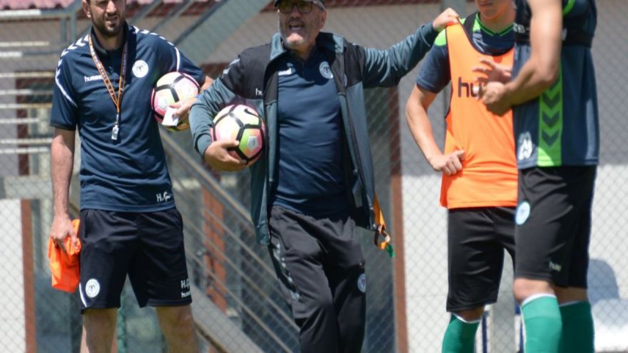 Konyaspor'da teknik heyet ve futbolcular kolbastı oynadı