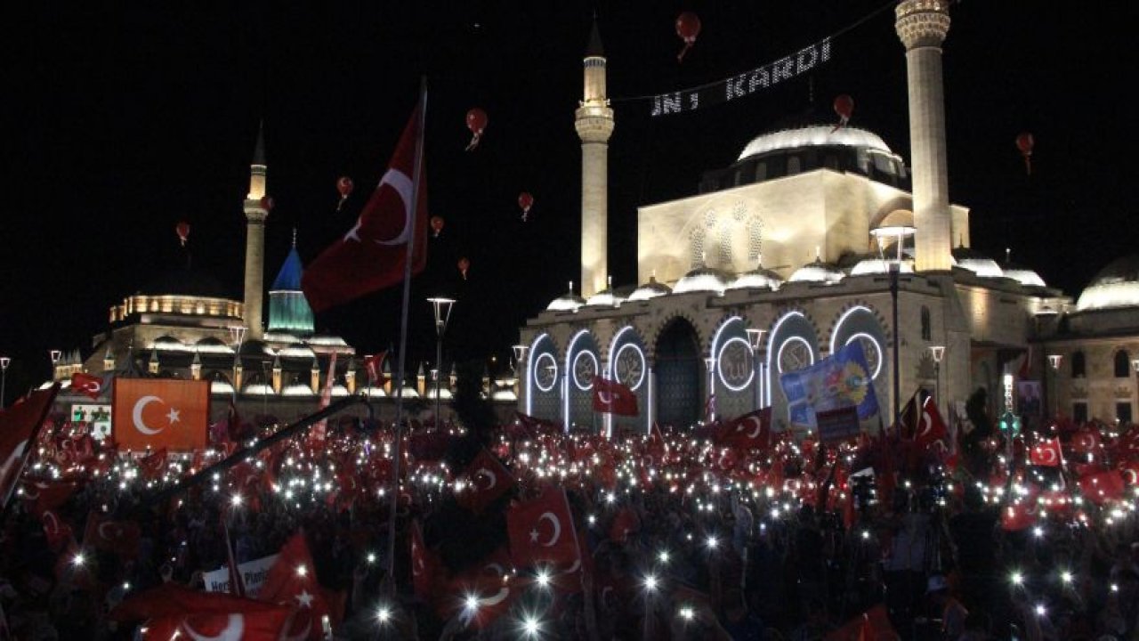 15 Temmuz’un yıldönümünde binlerce kişi Mevlana Meydanı’na akın etti