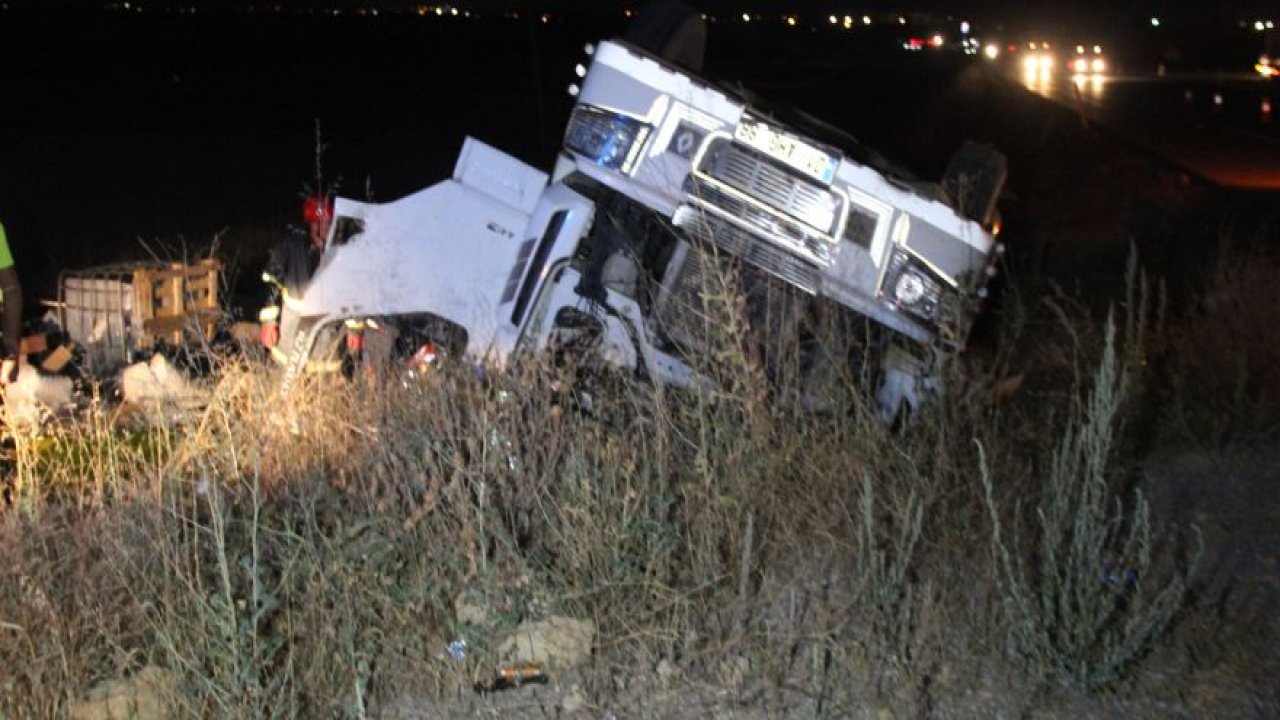 İnşaat malzemeleri taşıyan TIR takla attı: 1 ölü, 1 yaralı