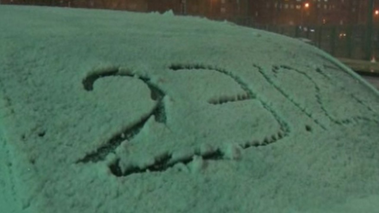 Konya'da kar yağışı kenti beyaza bürüdü