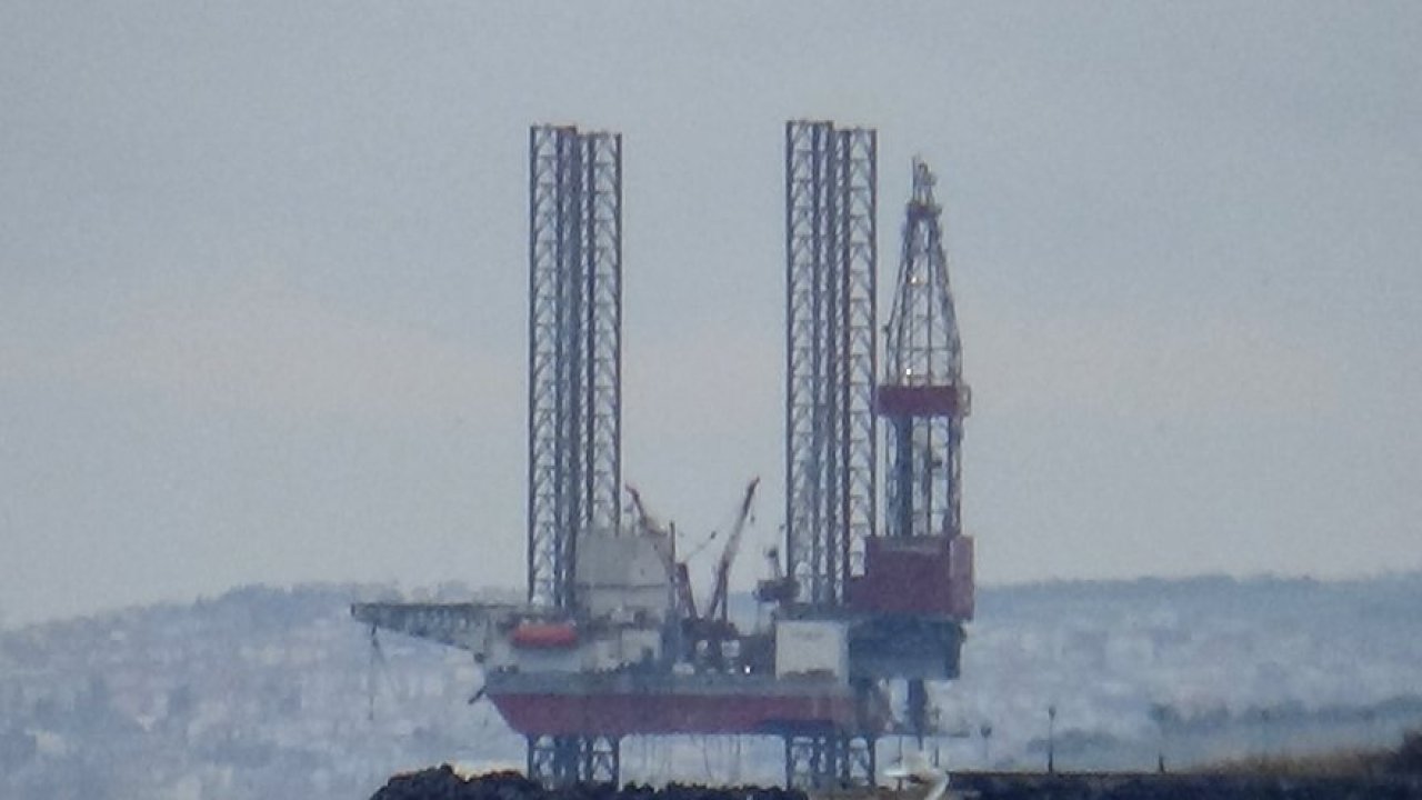 Dev petrol arama platformu Silivri'de çalışmalarını sürdürüyor