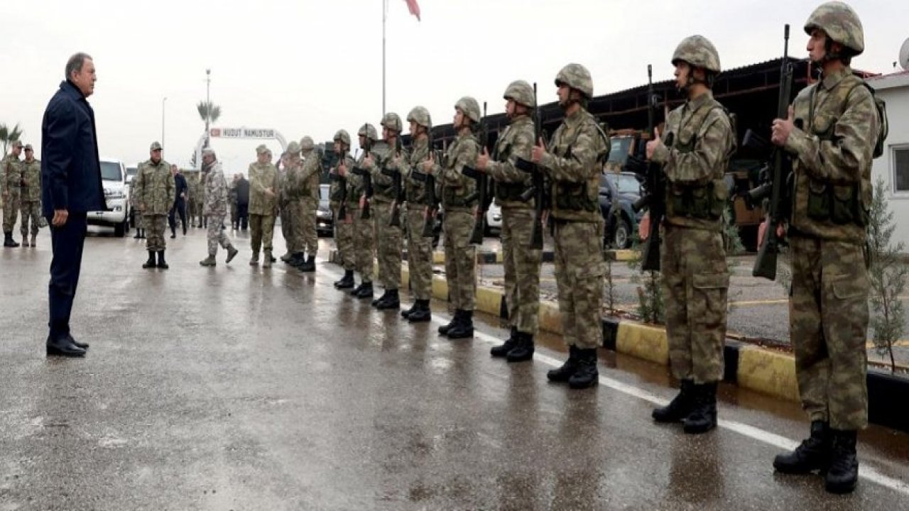 Bakan Akar ve TSK'nın komuta kademesinden sınırın sıfır noktasında kritik toplantı