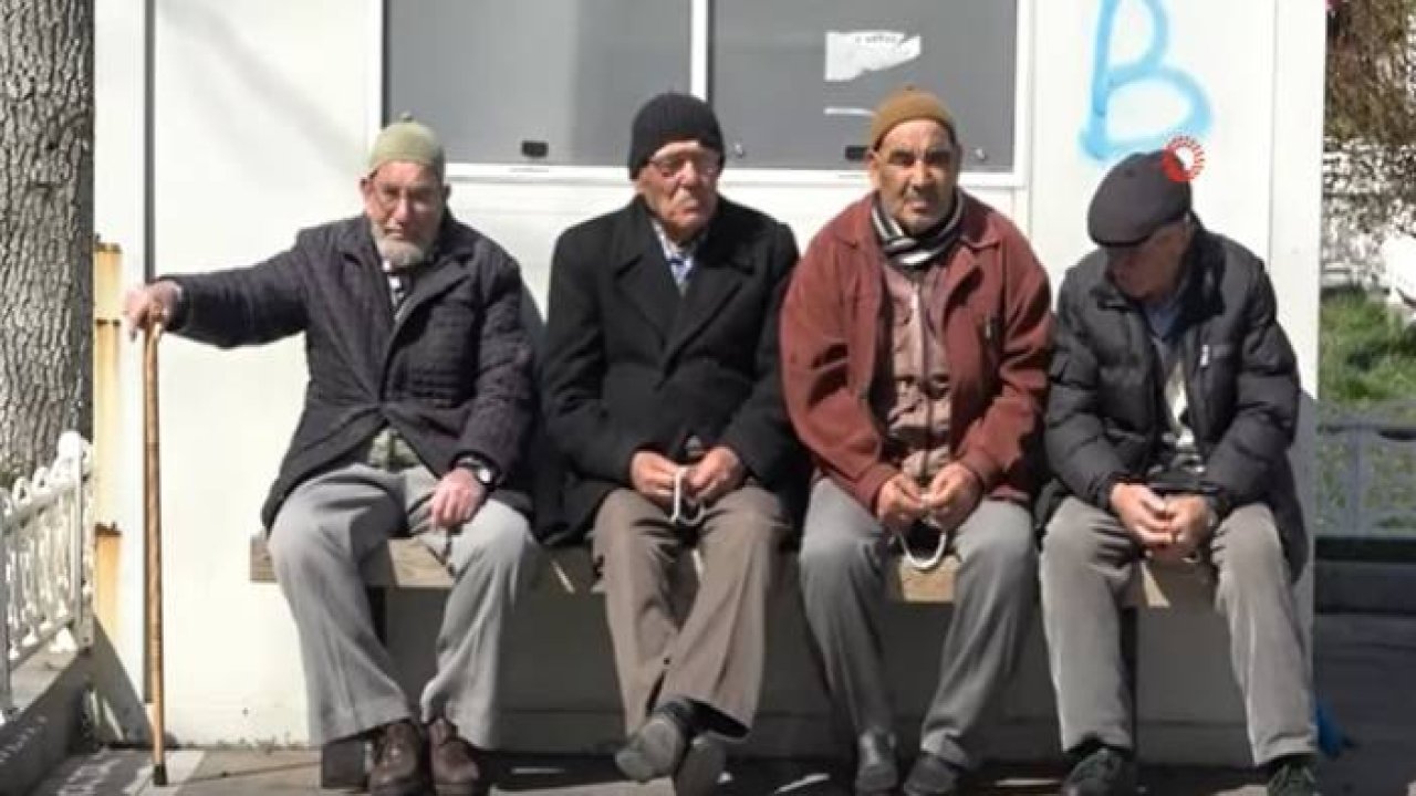 Koronavirüs'e Aldırış Etmeyip Caddelere Akın Ettiler