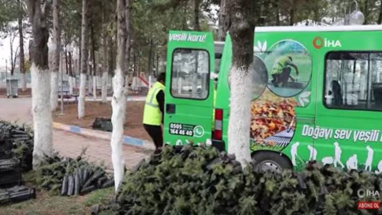 Evlerin Kapısına ‘Evde Kalın’ Notlu Fidan Bırakıldı