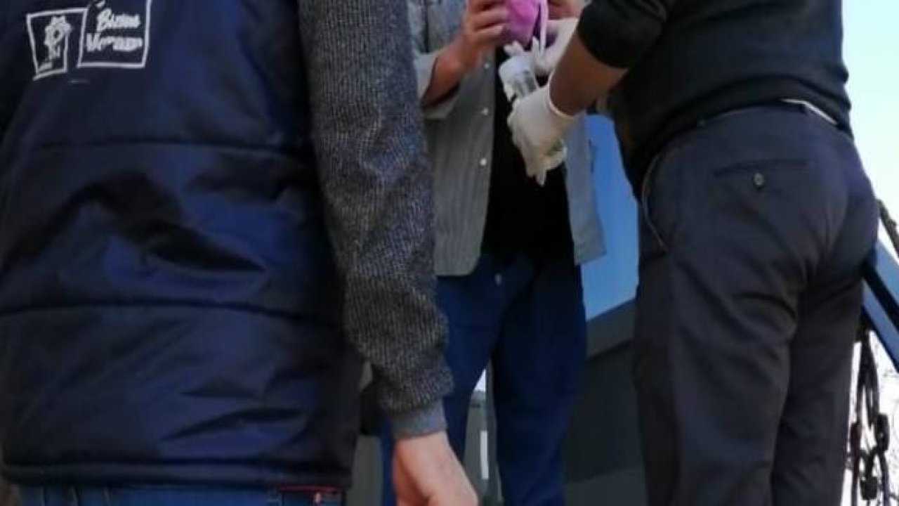 "Emir gelsin, askere giderim" diyen Yusuf amca, biriktirdiği parayı Milli Dayanışma Kampanyası'na bağışladı