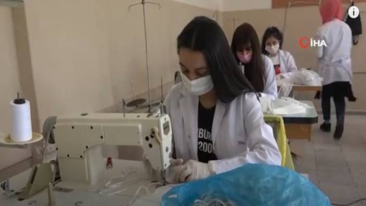 LGS'ye Girecek Öğrencilerin Maskeleri Arkadaşları Tarafından Hazırlanıyor