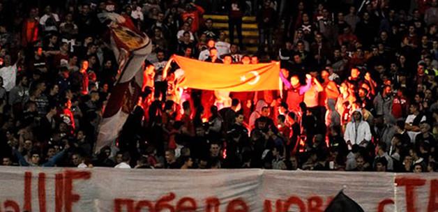 Türk bayrağı yakıp F.Bahçe'ye küfrettiler!